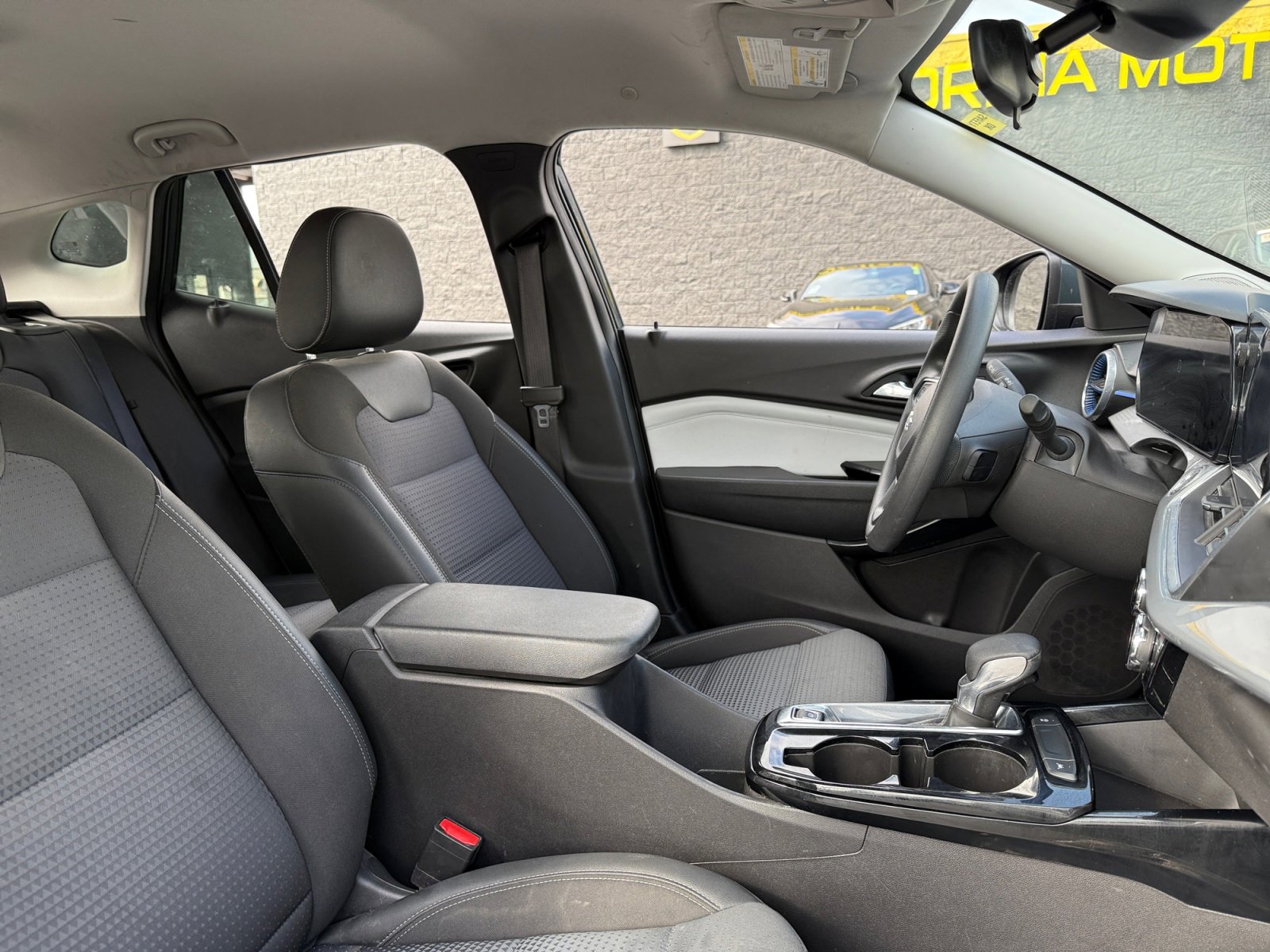 Used 2025 Chevrolet Trax LT image 19