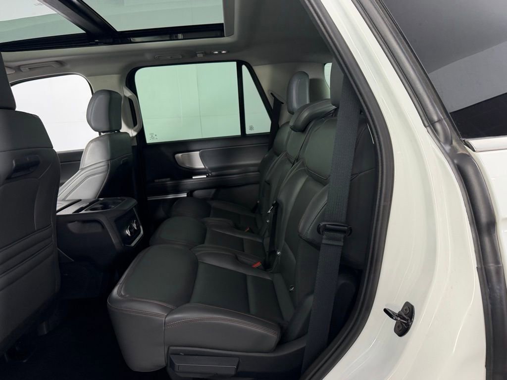 Used 2025 Ford Expedition Active image 25