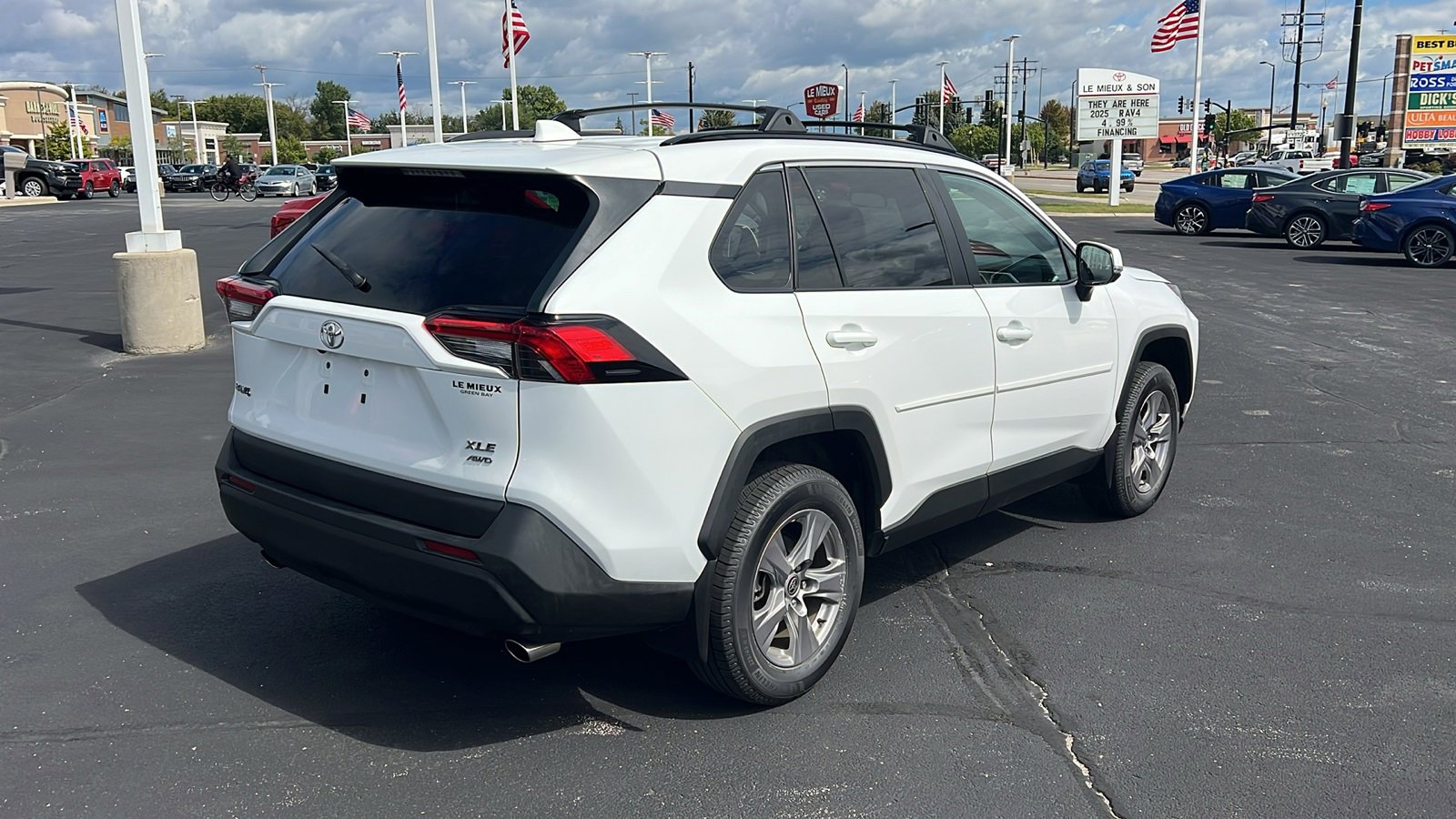 Certified 2022 Toyota RAV4 XLE image 3