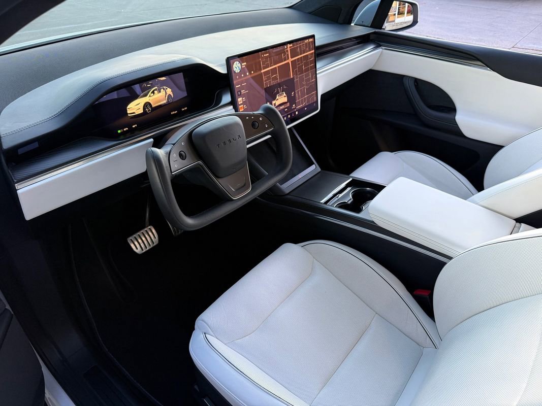 Used 2022 Tesla Model X Plaid image 2