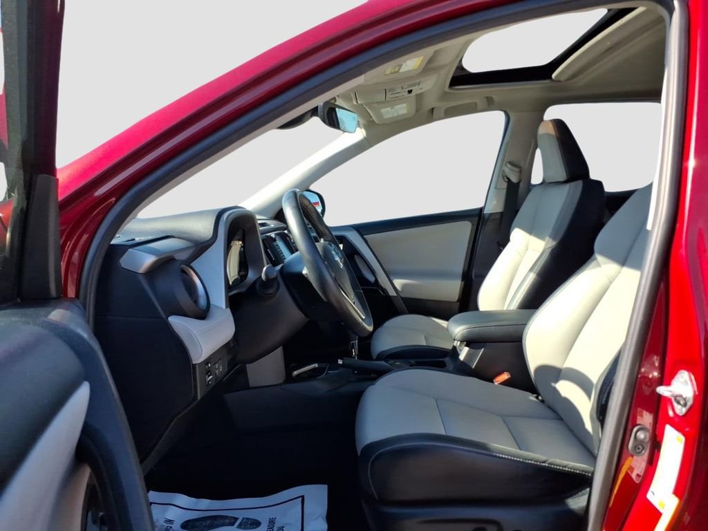 Used 2018 Toyota RAV4 Limited image 19