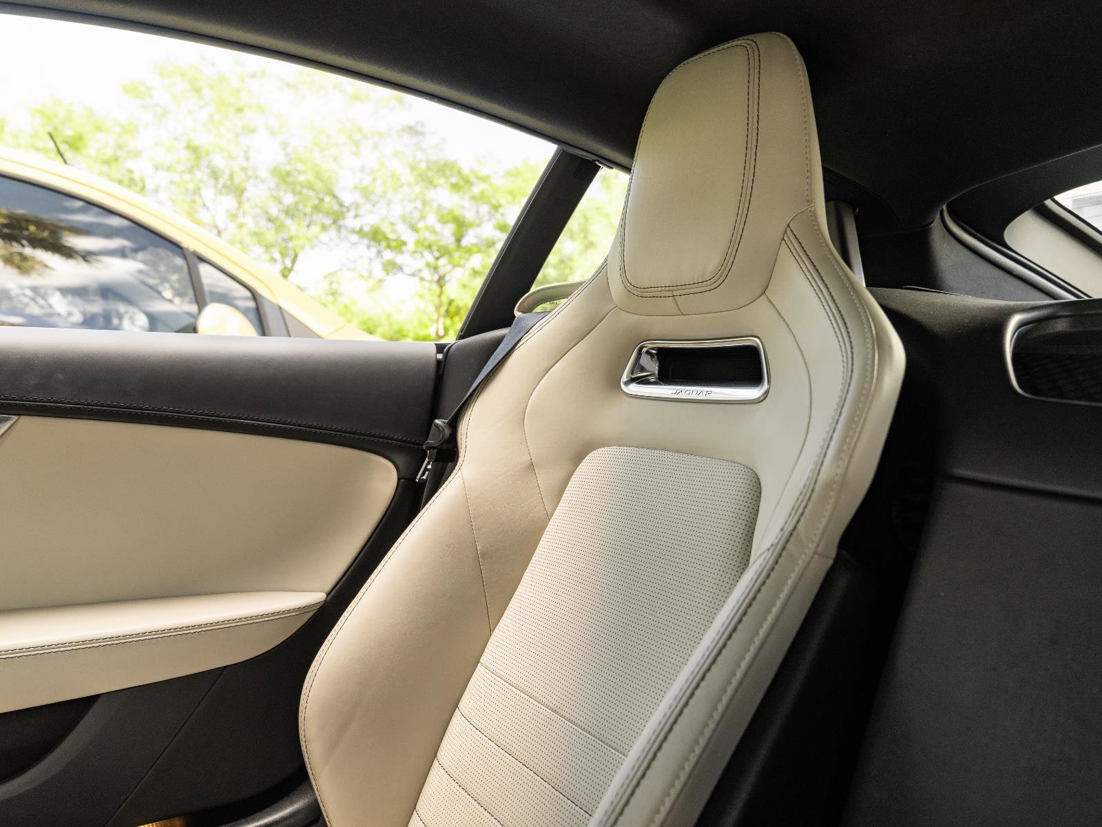 Used 2020 Jaguar F-TYPE Coupe RWD image 12