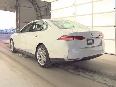 Used 2025 BMW 530i xDrive image 2