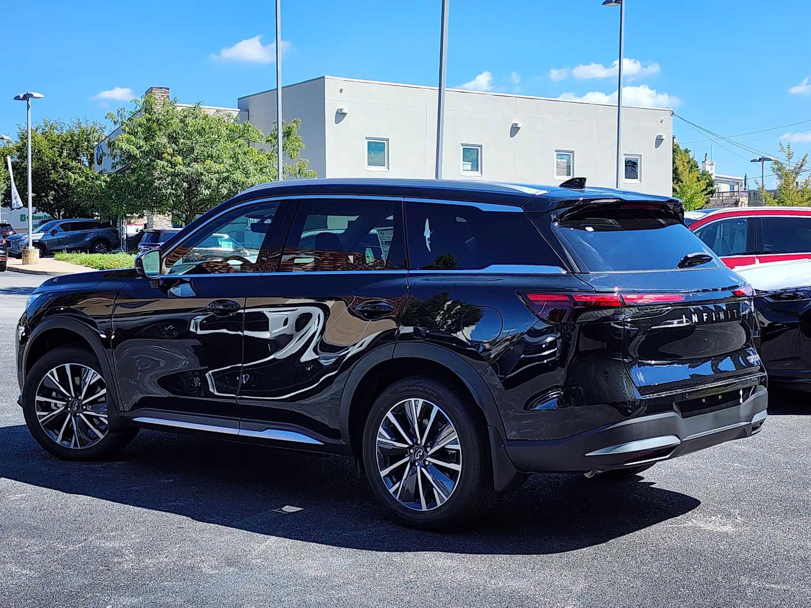 New 2026 INFINITI QX60 Luxe w/ Cargo Package image 2