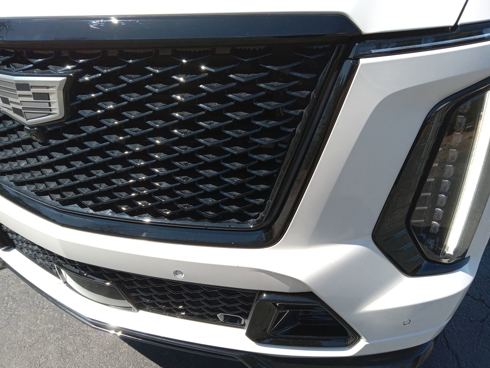 Used 2025 Cadillac Escalade V w/ LPO, ONYX Package image 7