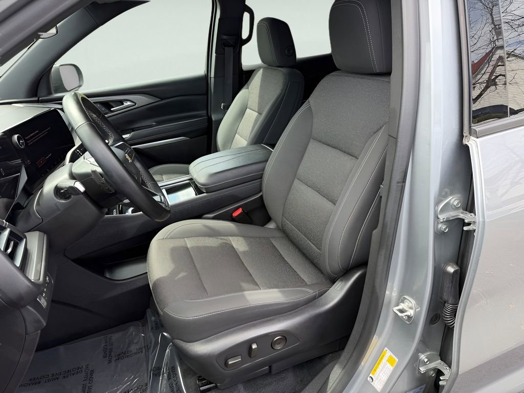 Used 2024 Chevrolet Traverse LT AWD/4WD image 21