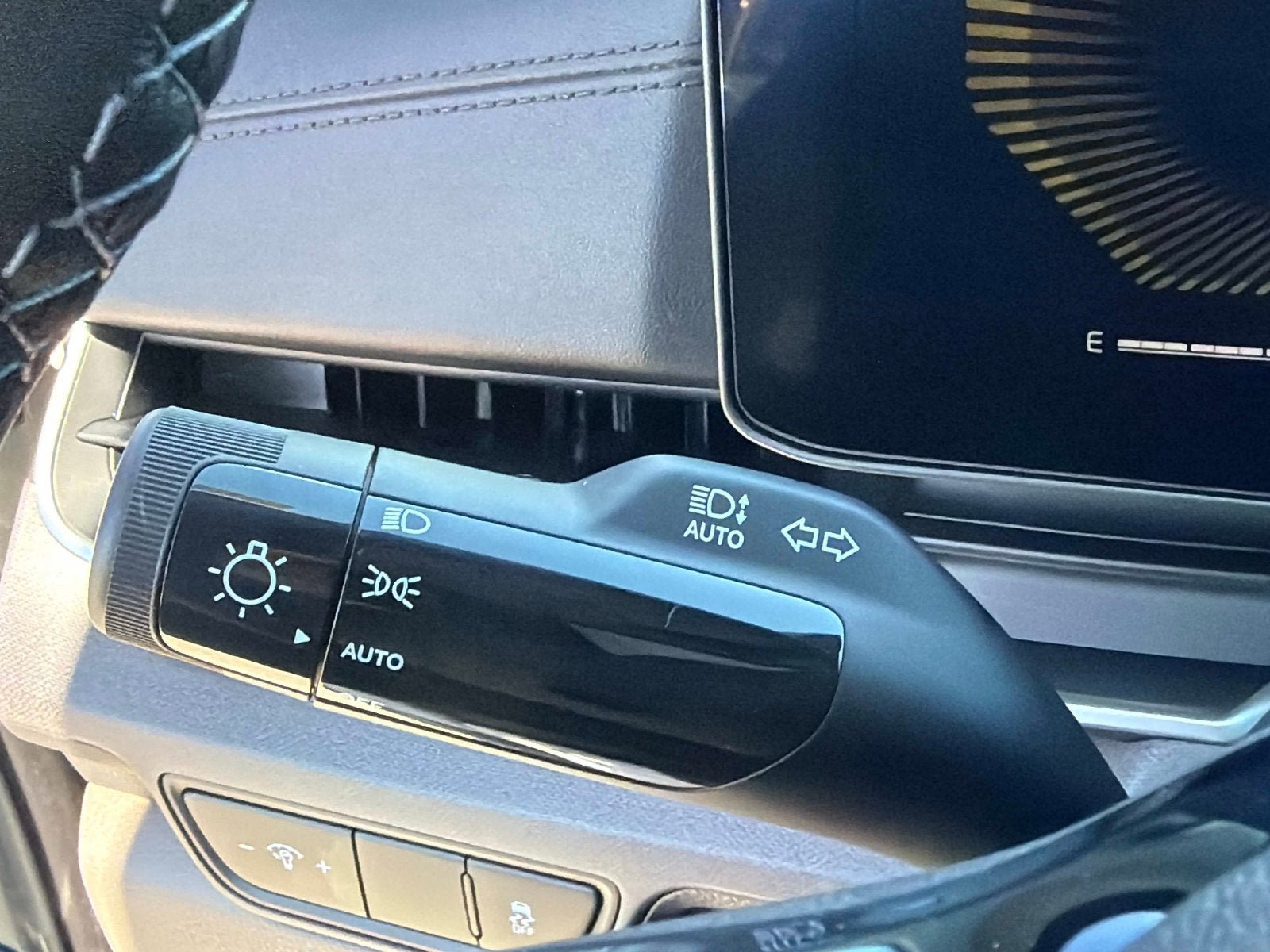 New 2026 Kia Carnival EX FWD image 29