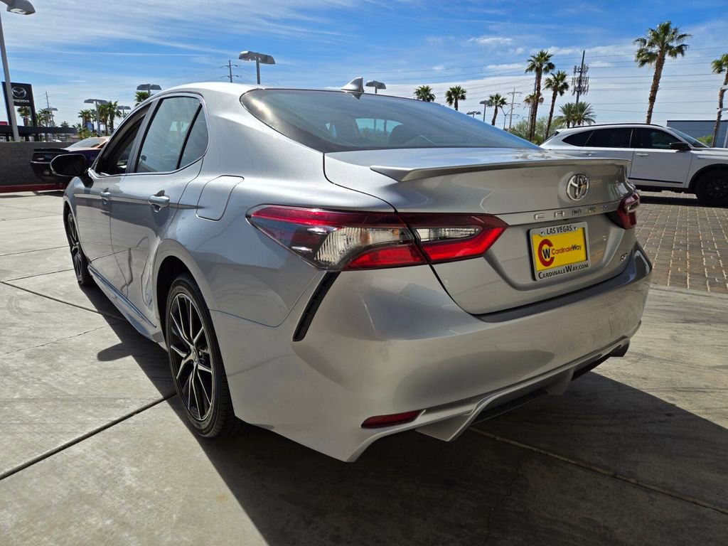 Used 2024 Toyota Camry SE FWD image 3