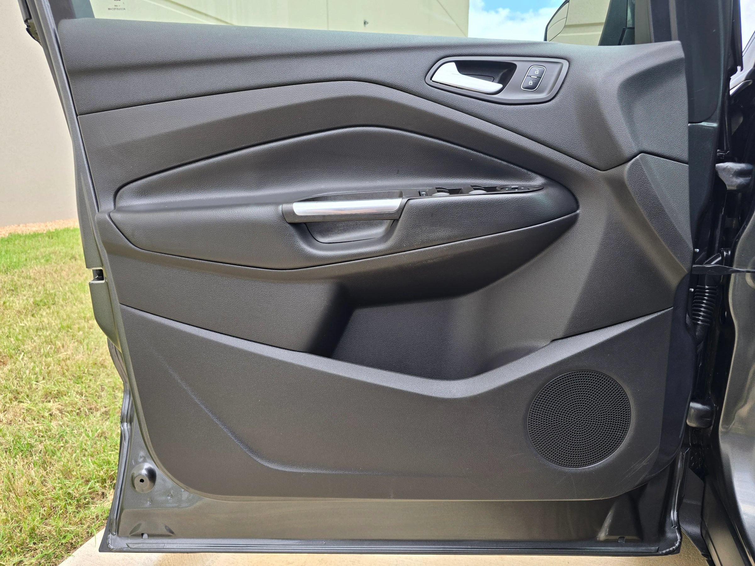 Used 2019 Ford Escape SEL FWD image 16
