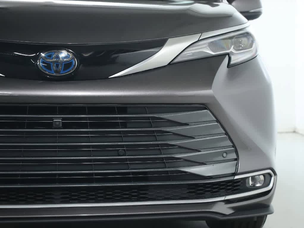Certified 2022 Toyota Sienna Platinum AWD/4WD image 7