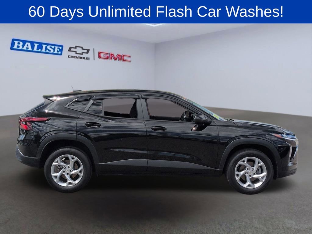 Used 2024 Chevrolet Trax LS w/ LS Convenience Package FWD image 2