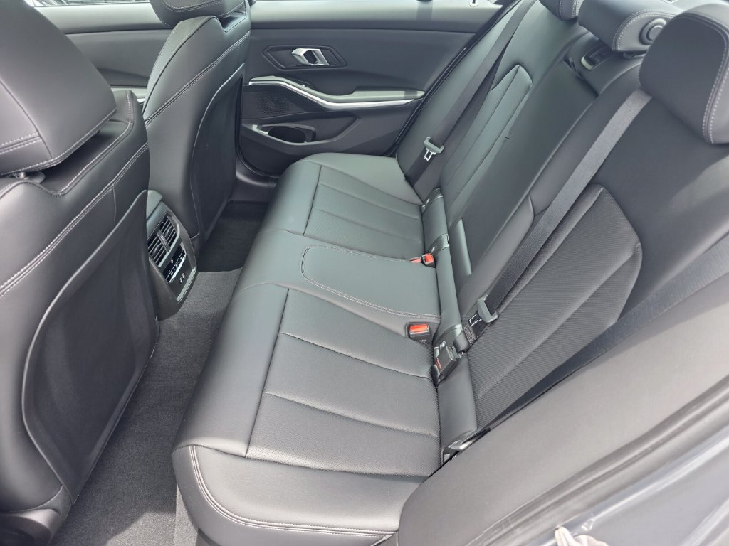 New 2026 BMW 330i Sedan w/ M Sport Package RWD image 12