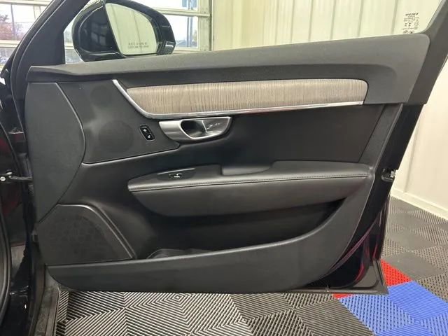 Used 2024 Volvo S90 B6 Plus AWD/4WD image 18