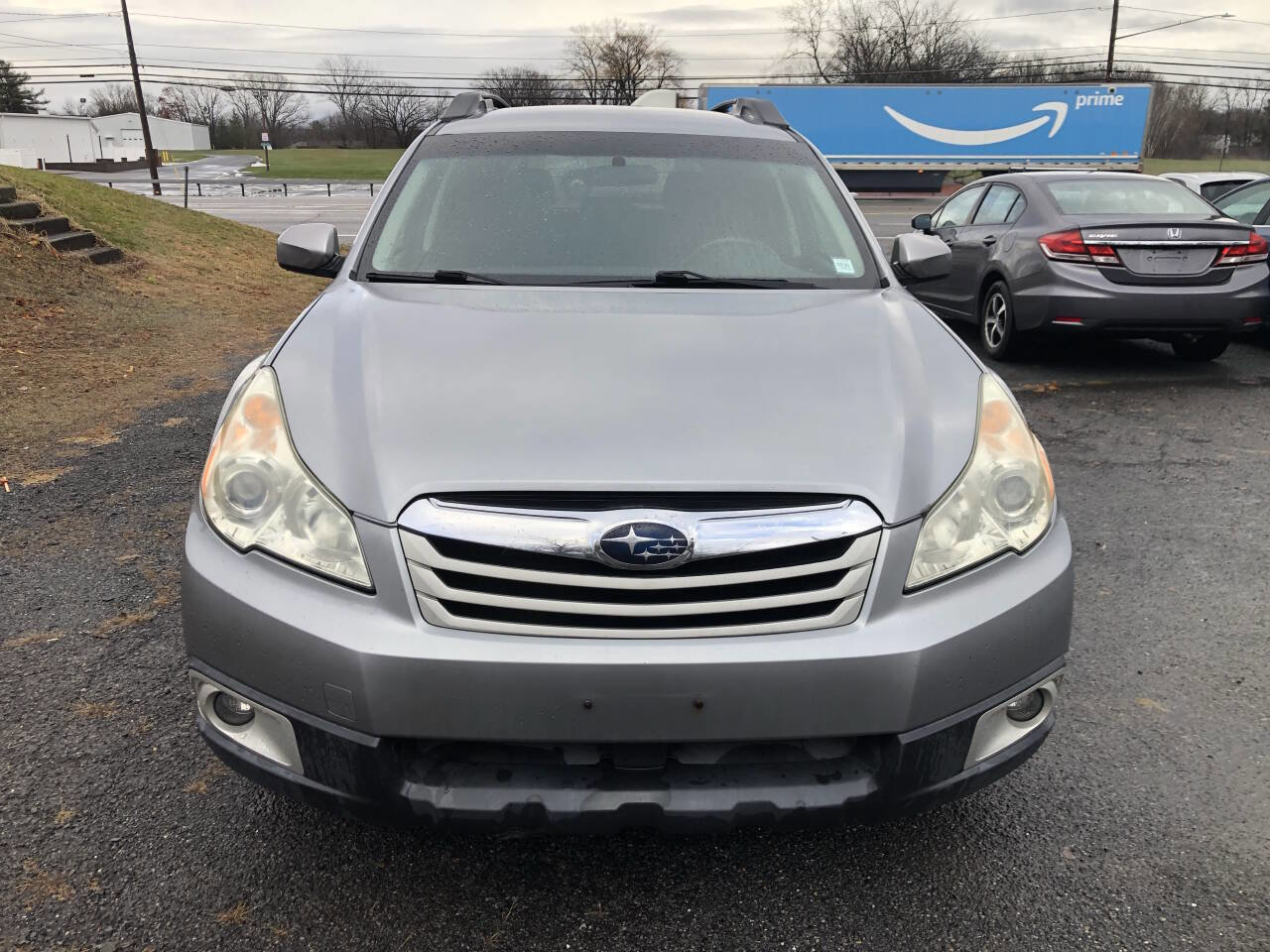 Used 2011 Subaru Outback 2.5i Premium w/ All-Weather Pkg AWD/4WD image 2