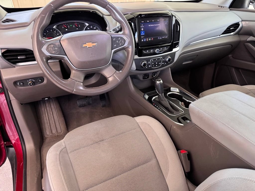 Used 2020 Chevrolet Traverse LT FWD image 2