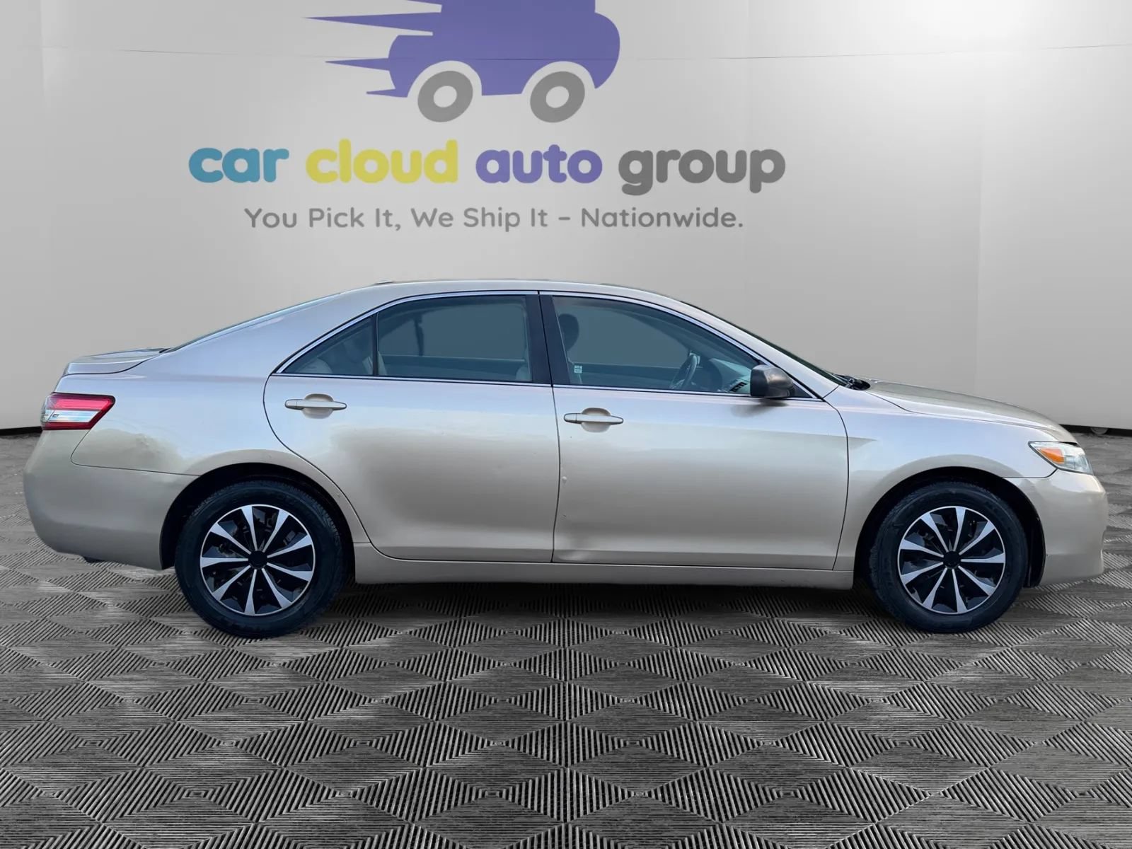 Used 2010 Toyota Camry LE FWD image 6