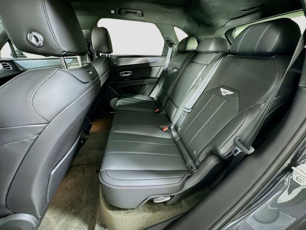 Used 2023 Bentley Bentayga AWD/4WD image 24