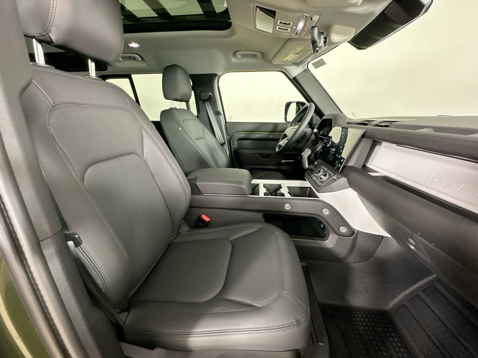 New 2026 Land Rover Defender 110 S AWD/4WD image 44
