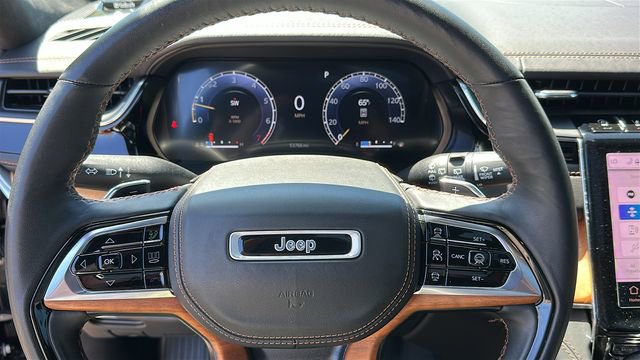 Used 2023 Jeep Grand Cherokee Summit AWD/4WD image 12