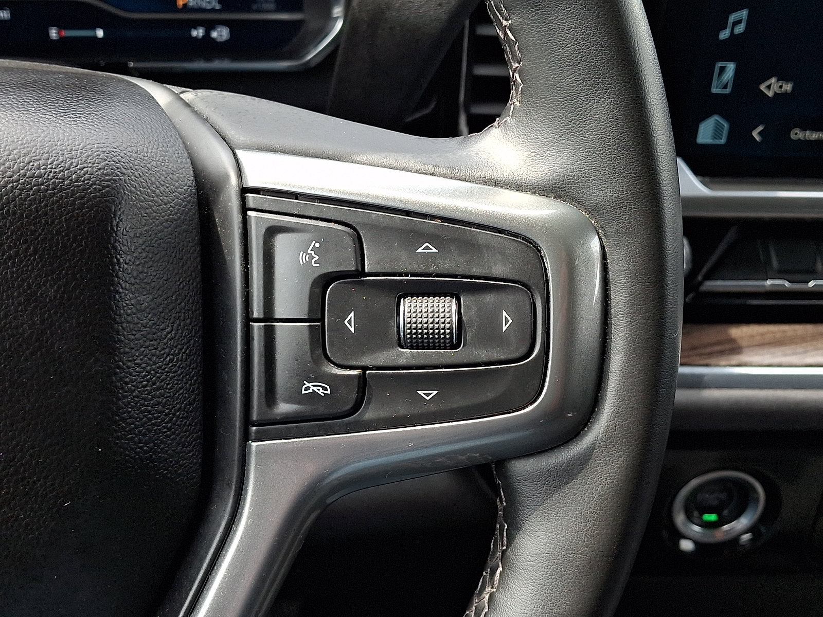 Used 2023 Chevrolet Silverado 1500 LT AWD/4WD image 22