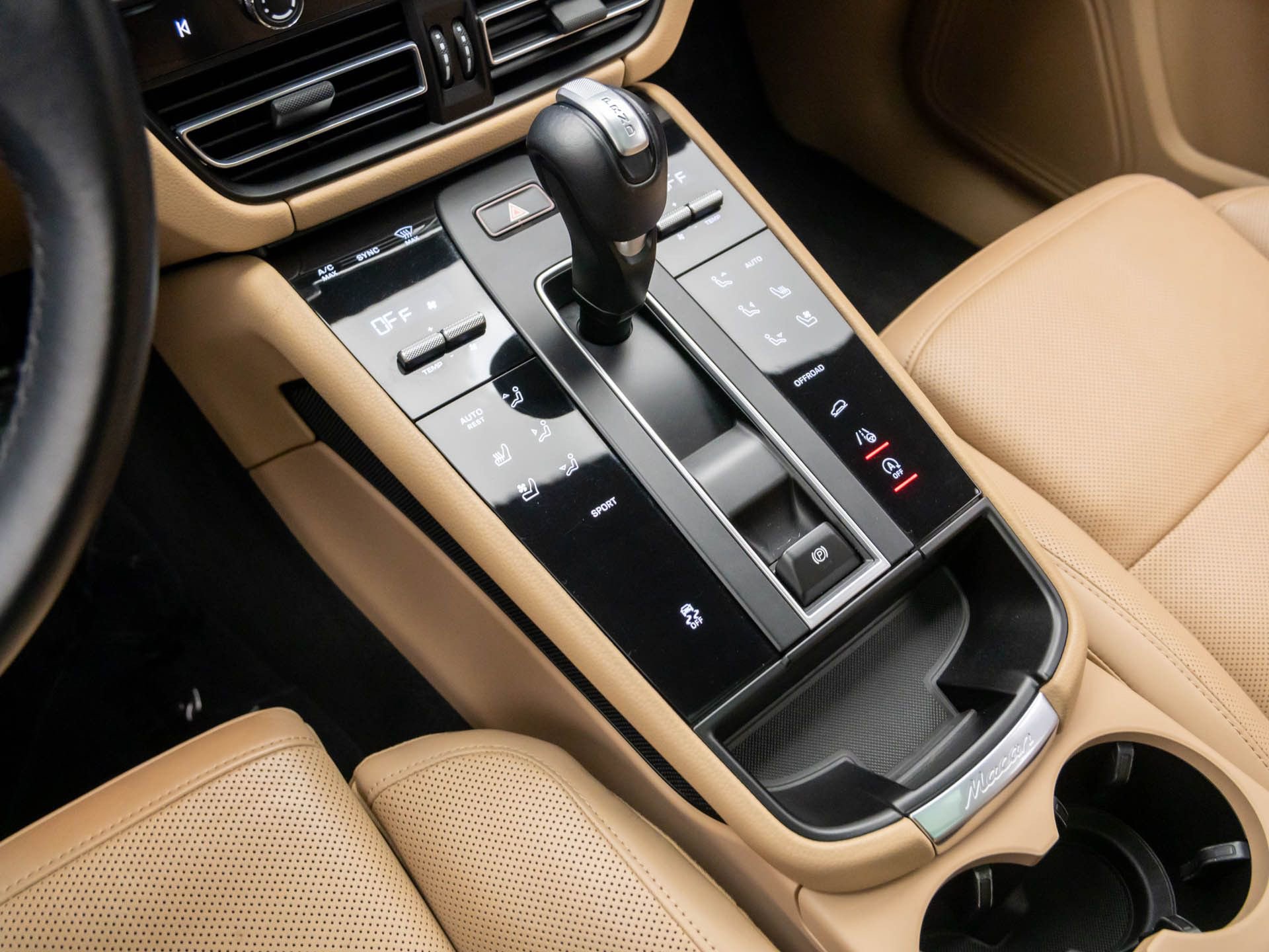 Certified 2023 Porsche Macan image 13