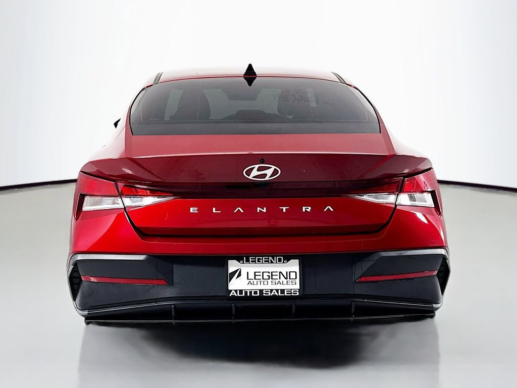 Used 2024 Hyundai Elantra SE image 7