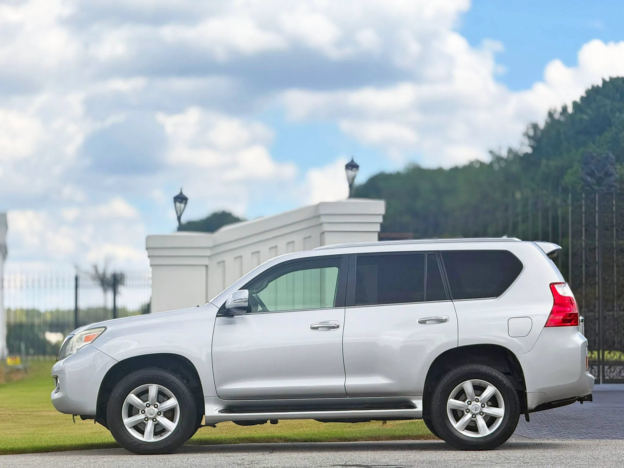 Used 2011 Lexus GX 460 AWD/4WD image 7