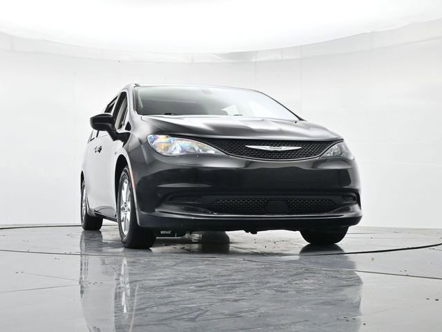 Used 2022 Chrysler Voyager LX image 35