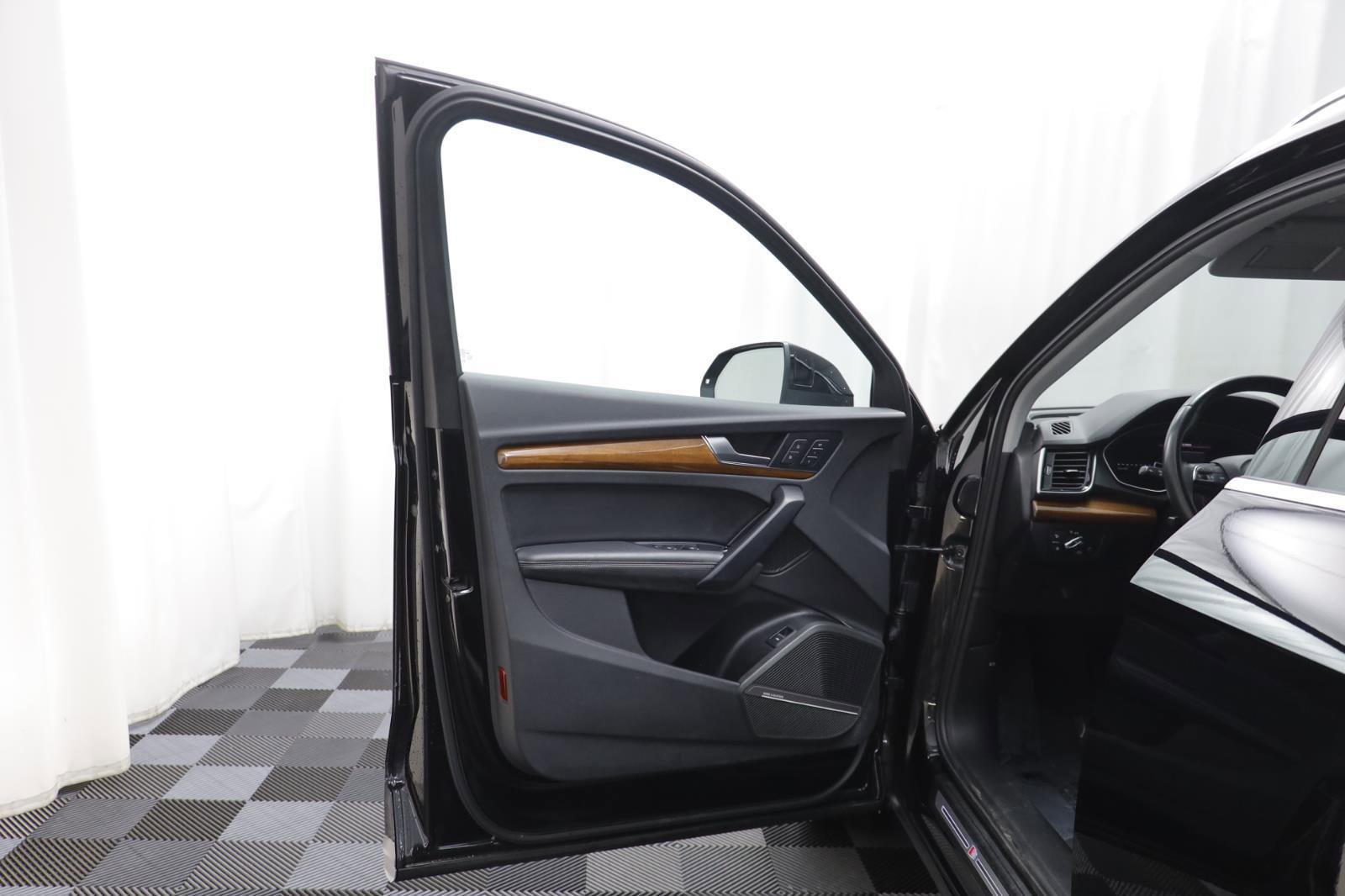 Used 2023 Audi Q5 2.0T Premium Plus w/ Premium Plus Package image 4