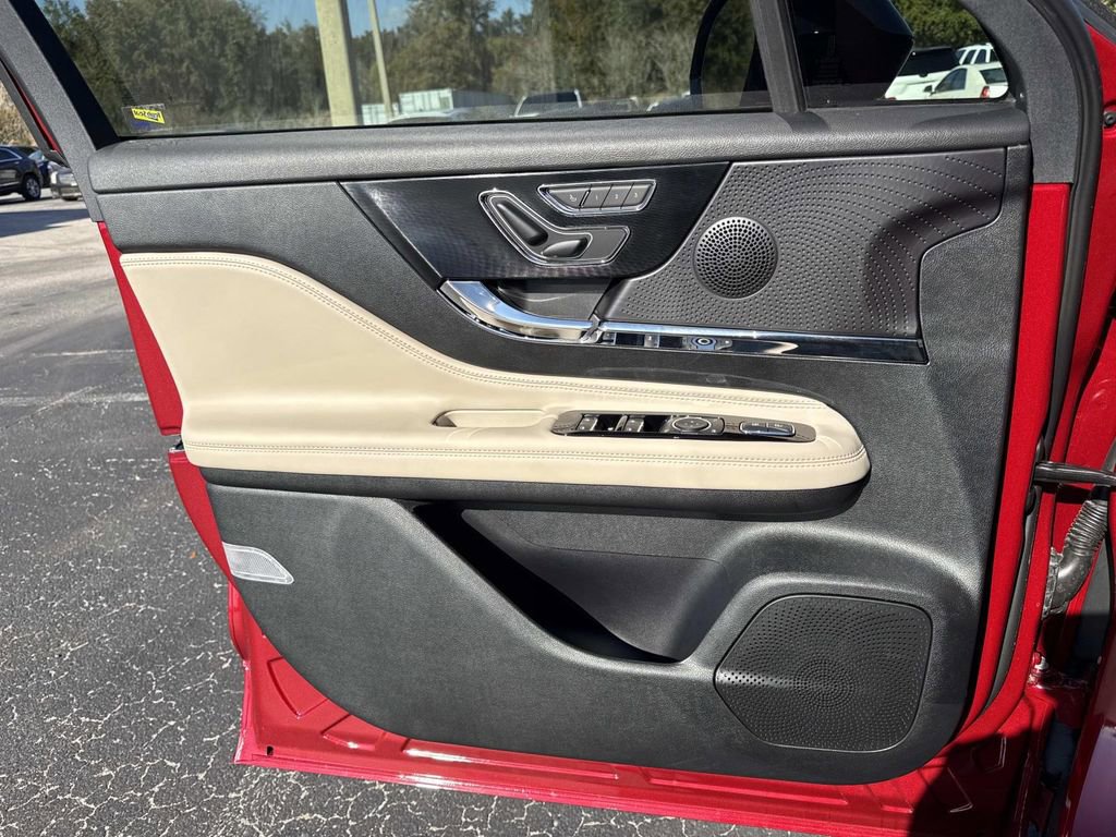 New 2026 Lincoln Corsair Reserve w/ Jet Appearance Package image 18