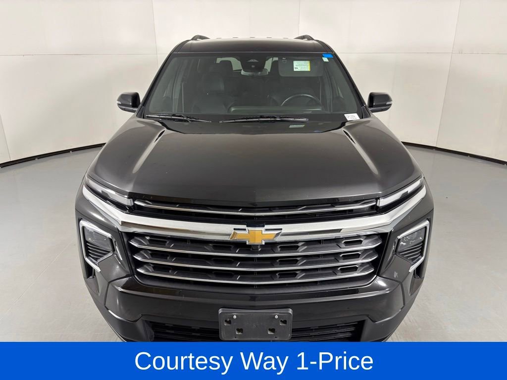 Used 2025 Chevrolet Traverse LT FWD image 4