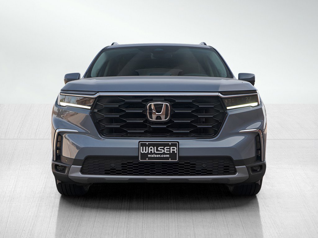 New 2025 Honda Pilot Touring image 2