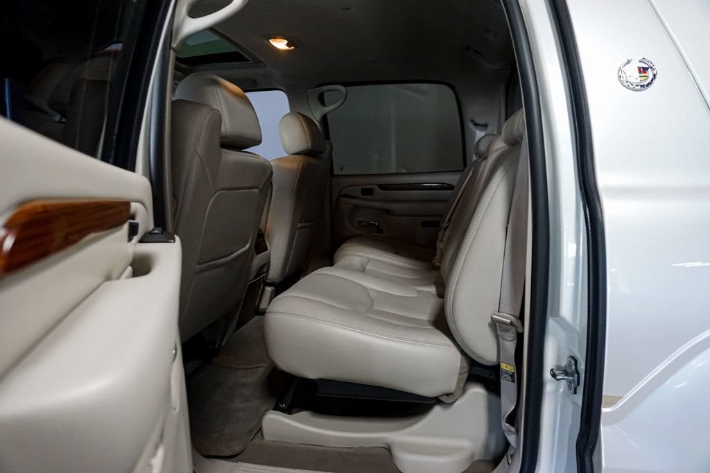 Used 2004 Cadillac Escalade EXT AWD/4WD image 23