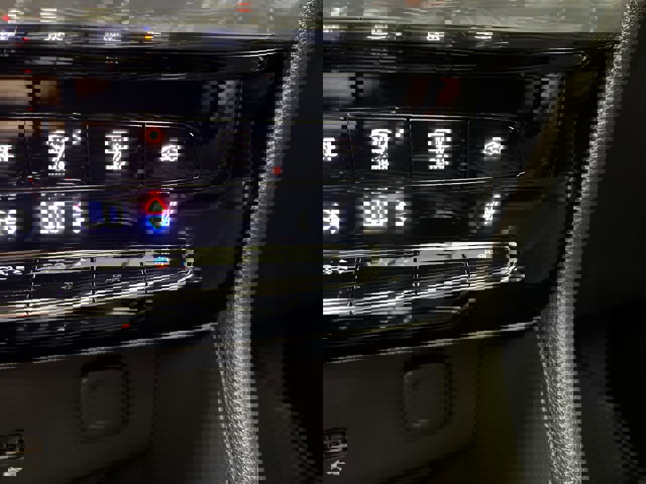 Certified 2025 Buick Encore GX Avenir w/ Avenir Technology Package AWD/4WD image 24