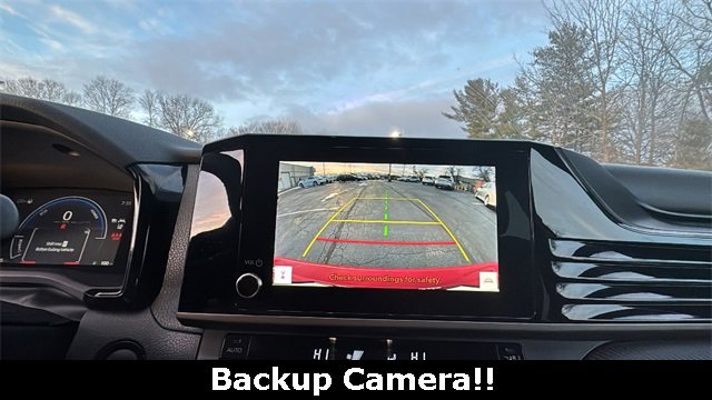 Used 2025 Toyota Camry SE image 4