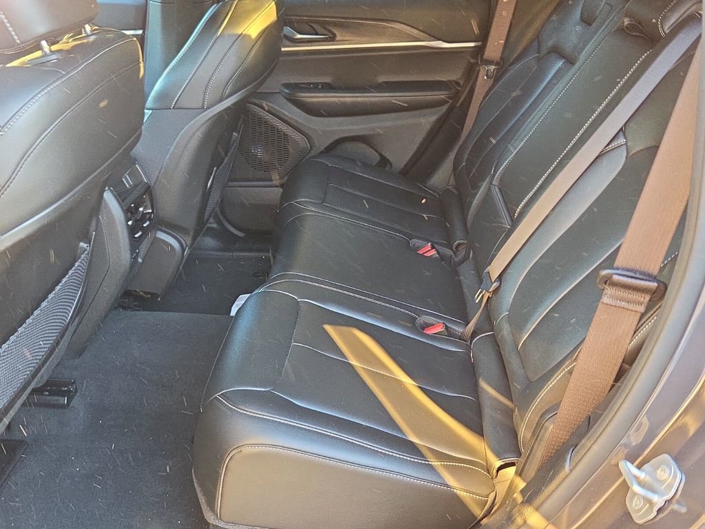 Used 2025 Jeep Grand Cherokee Limited AWD/4WD image 13