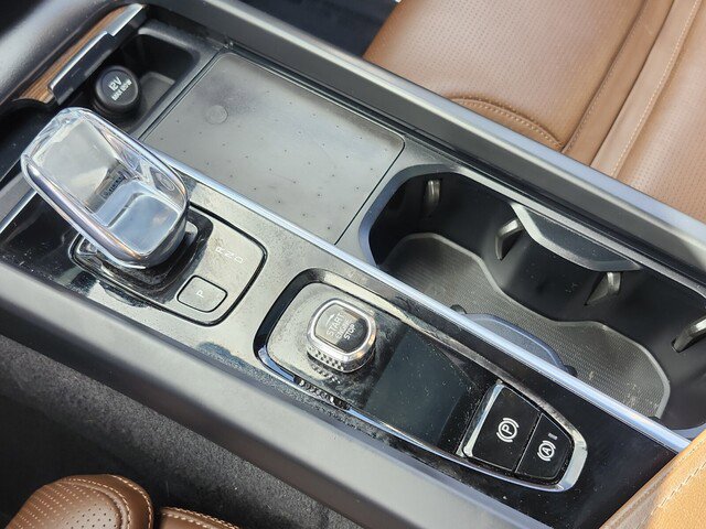 Used 2022 Volvo XC60 B5 Inscription w/ Advanced Package image 35