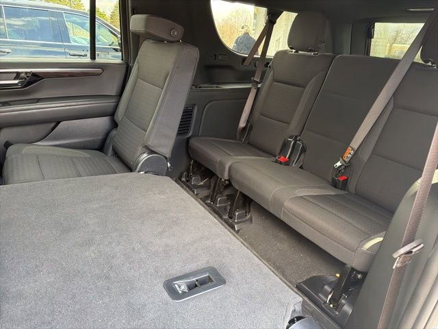 Used 2025 Chevrolet Suburban LS image 19