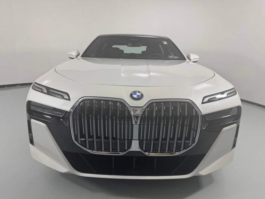 Used 2023 BMW 760i xDrive w/ Parking Assistance Package AWD/4WD image 3