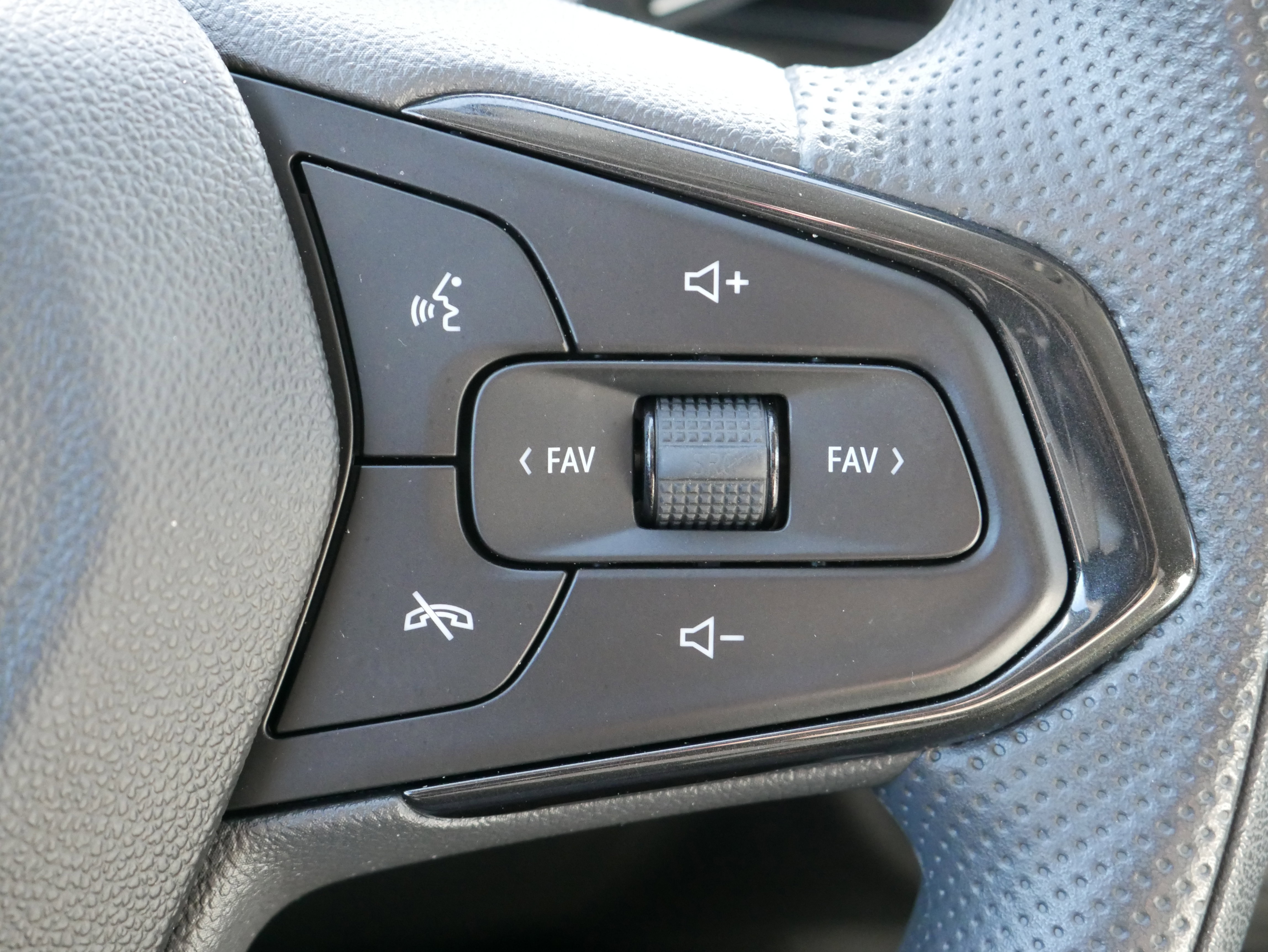 Certified 2024 Chevrolet Trax LS w/ LS Convenience Package image 23