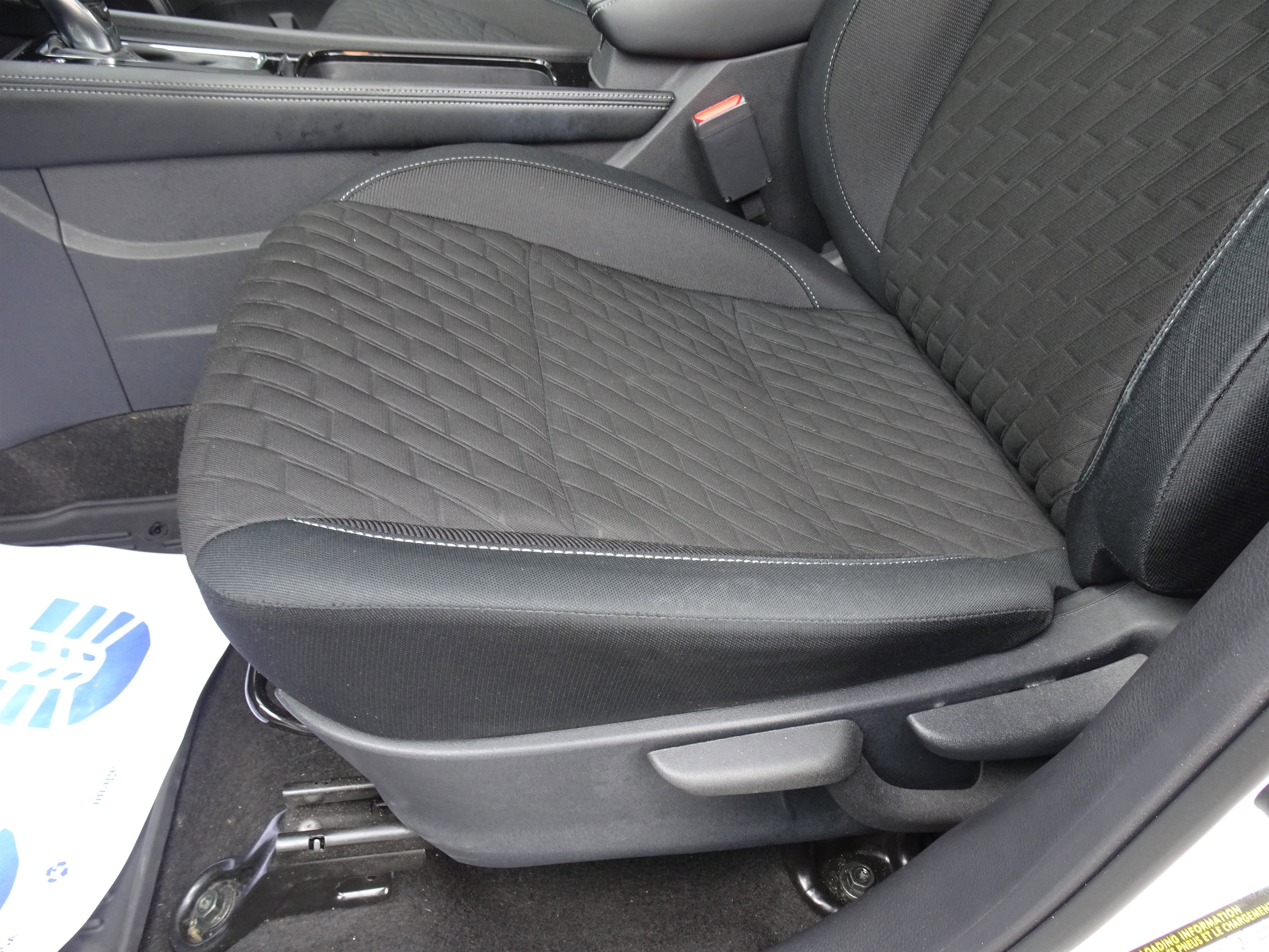 Used 2023 Nissan Kicks SV image 9