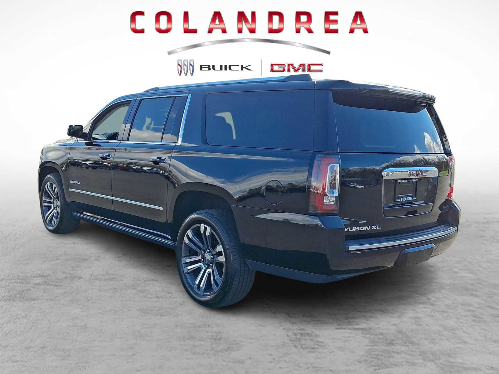 Used 2020 GMC Yukon XL Denali w/ Denali Premium Package image 4