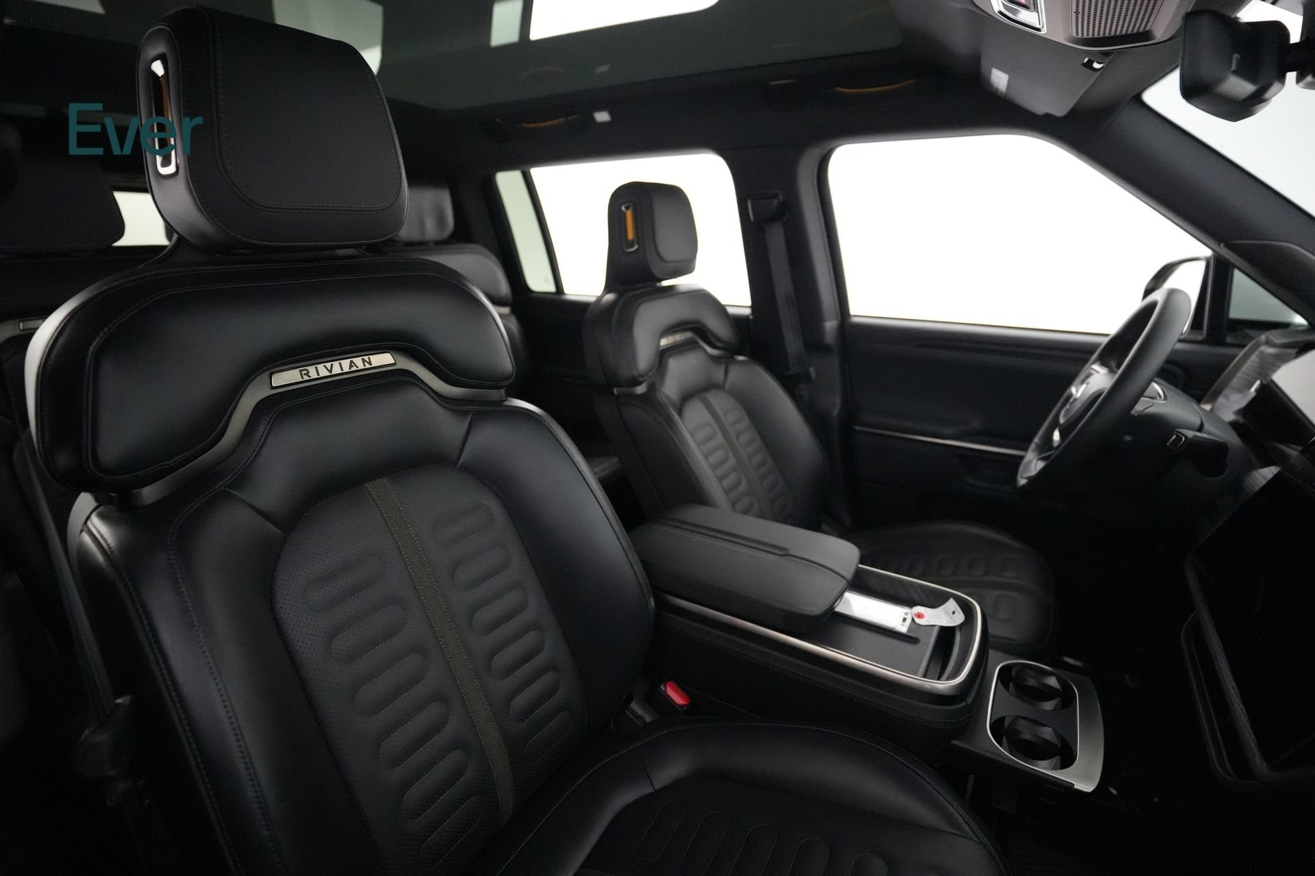 Used 2025 Rivian R1S Adventure AWD/4WD image 23