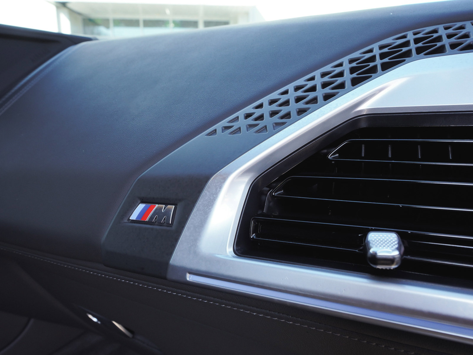 Used 2025 BMW XM image 31