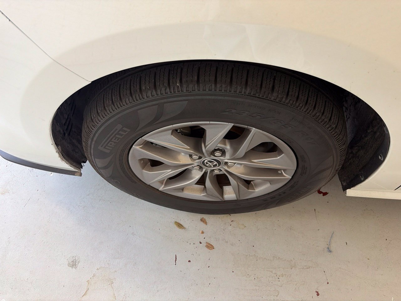 Used 2025 Toyota Sienna XLE FWD image 16