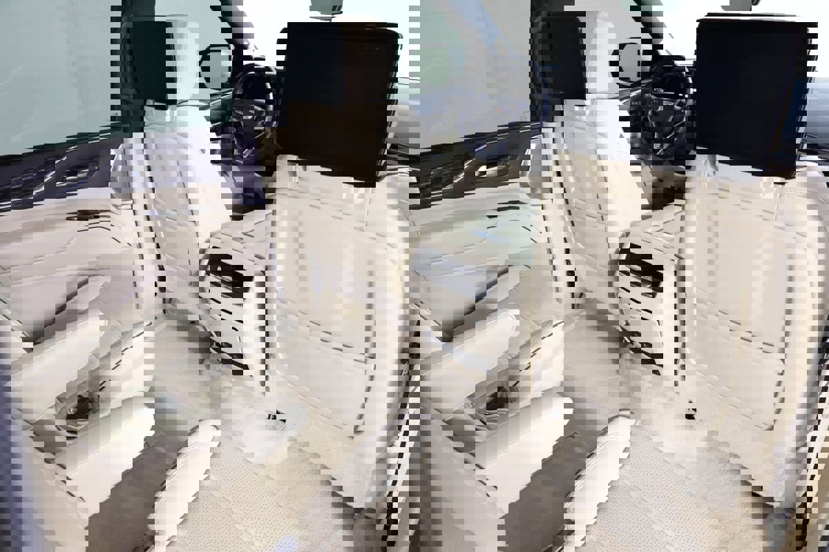 Used 2022 Cadillac Escalade ESV Premium Luxury w/ Performance Package image 41