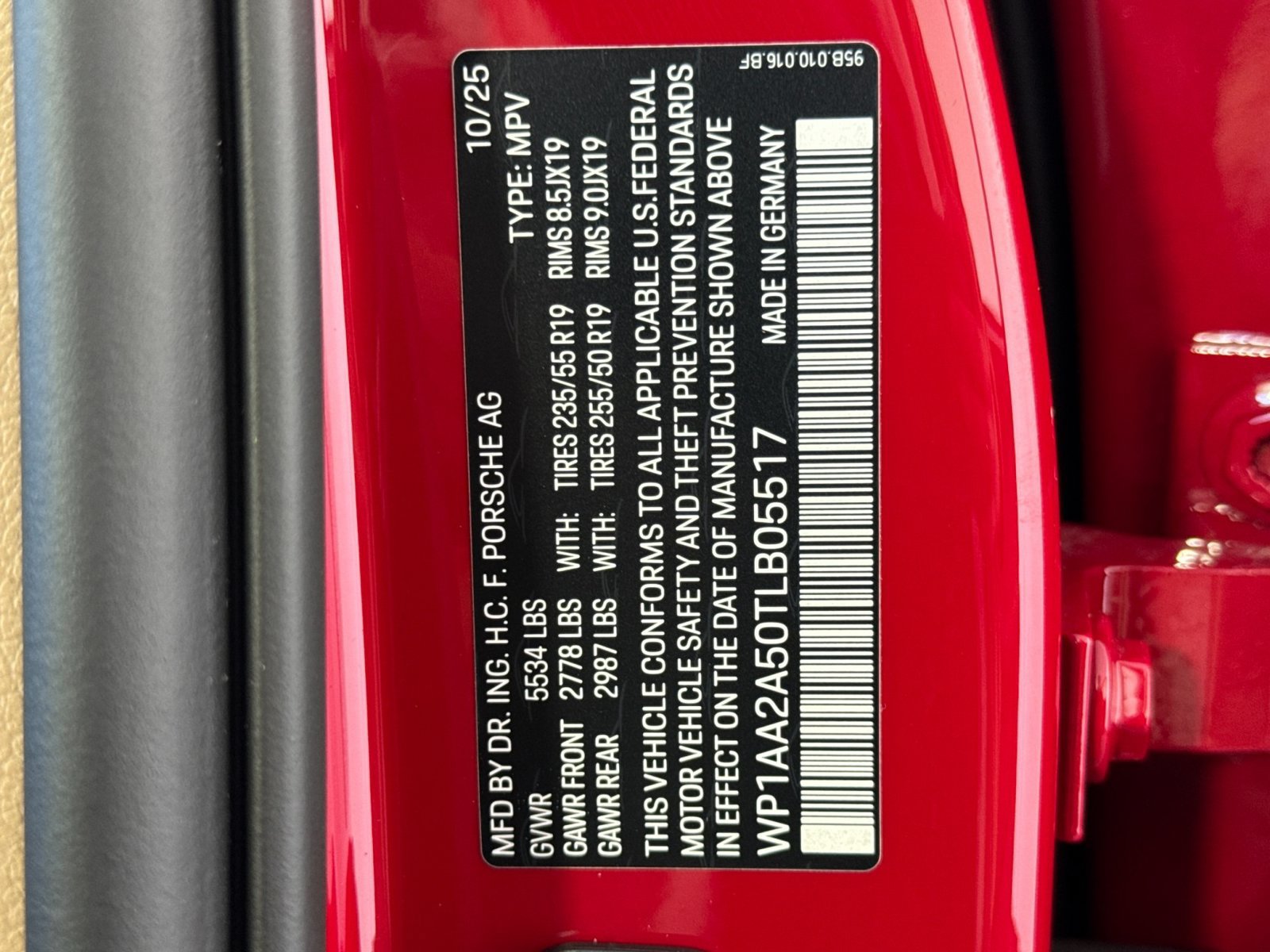 Certified 2026 Porsche Macan AWD/4WD image 34