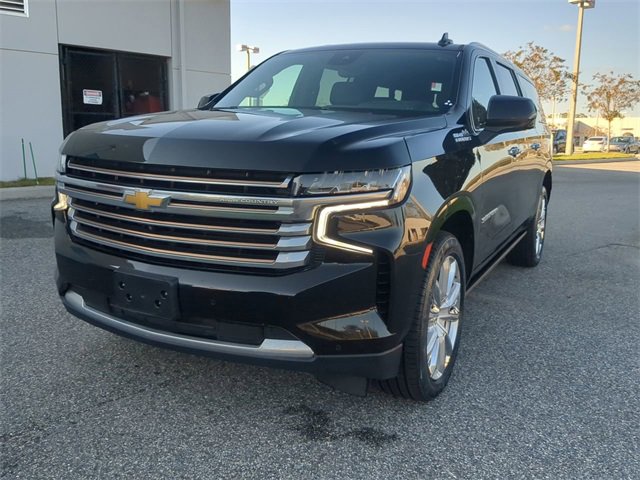 Used 2023 Chevrolet Suburban High Country w/ Premium Package image 8