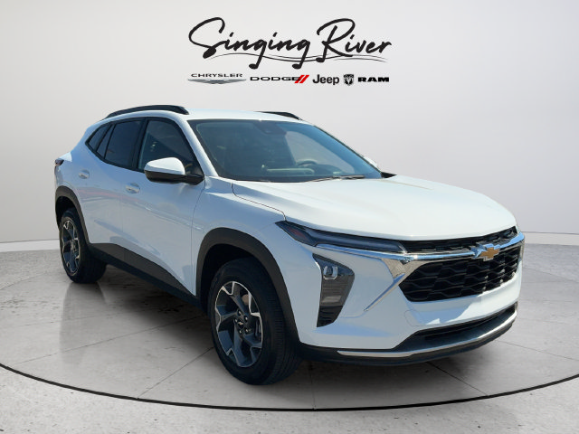 Used 2026 Chevrolet Trax LT FWD image 1
