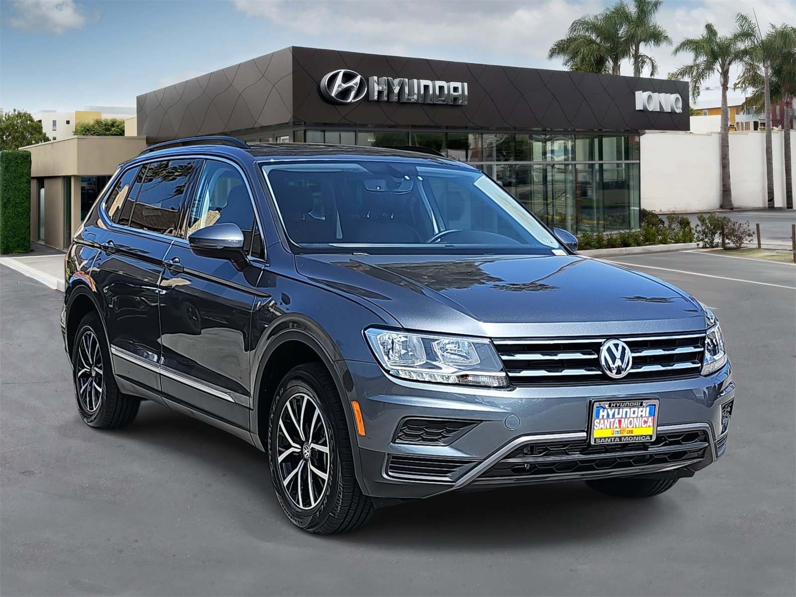 Used 2021 Volkswagen Tiguan SE w/ Panoramic Sunroof Package